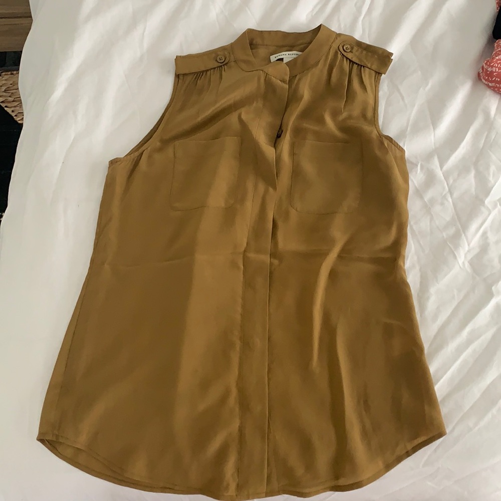 Banana silk button top